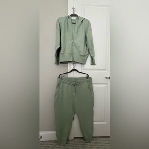 Old Navy Women's Green Tracksuit Set